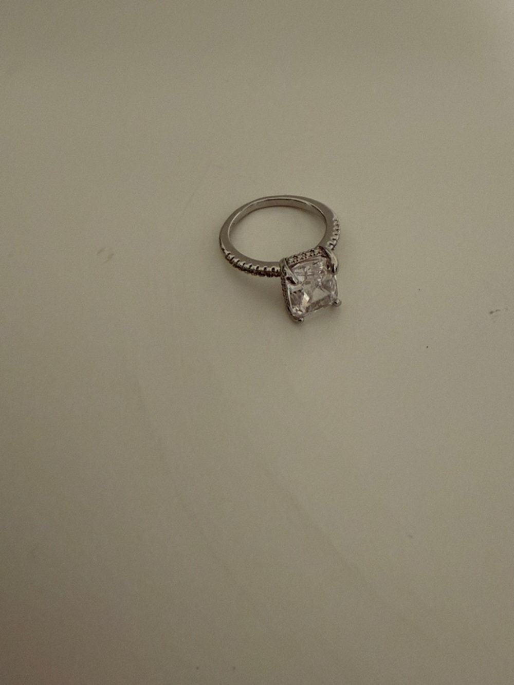 Silver-Tone Cushion Cut Solitaire zirconia Ring in Clear s925